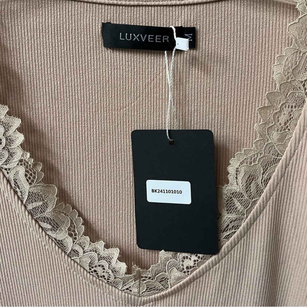 Luxveer Womens Medium Ribbed Lace Trim V Neck 3/4 Sleeve Top Taupe NWT - Picture 5 of 10
